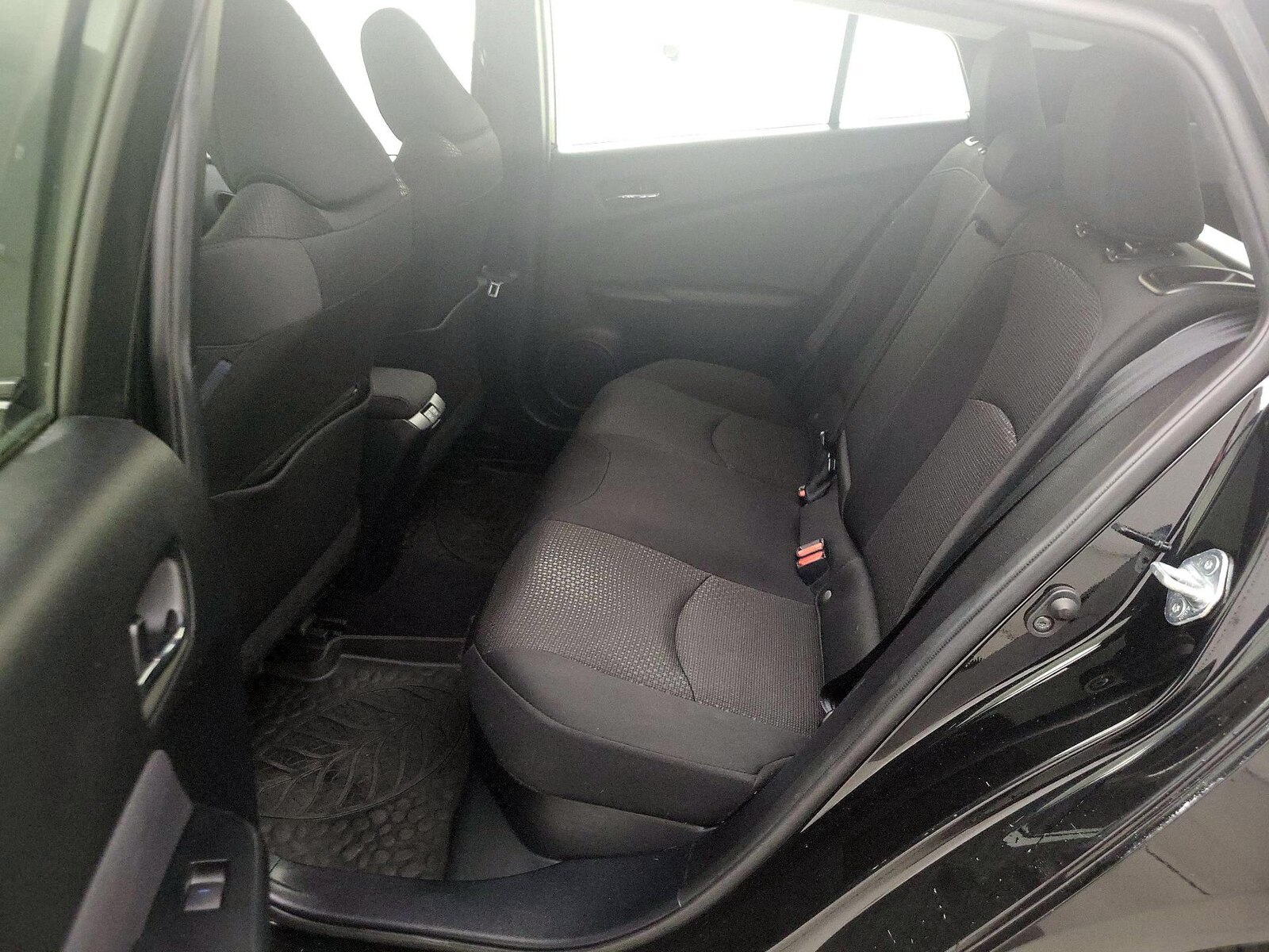 2020 Toyota Prius LE - Photo 20