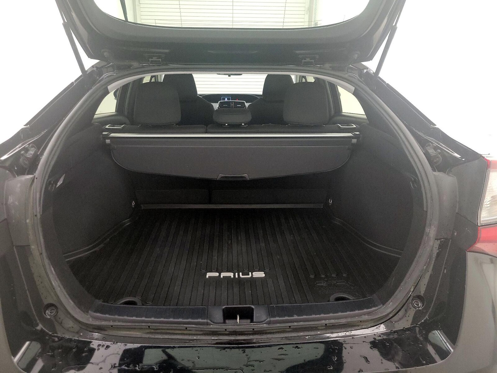 2020 Toyota Prius LE - Photo 21