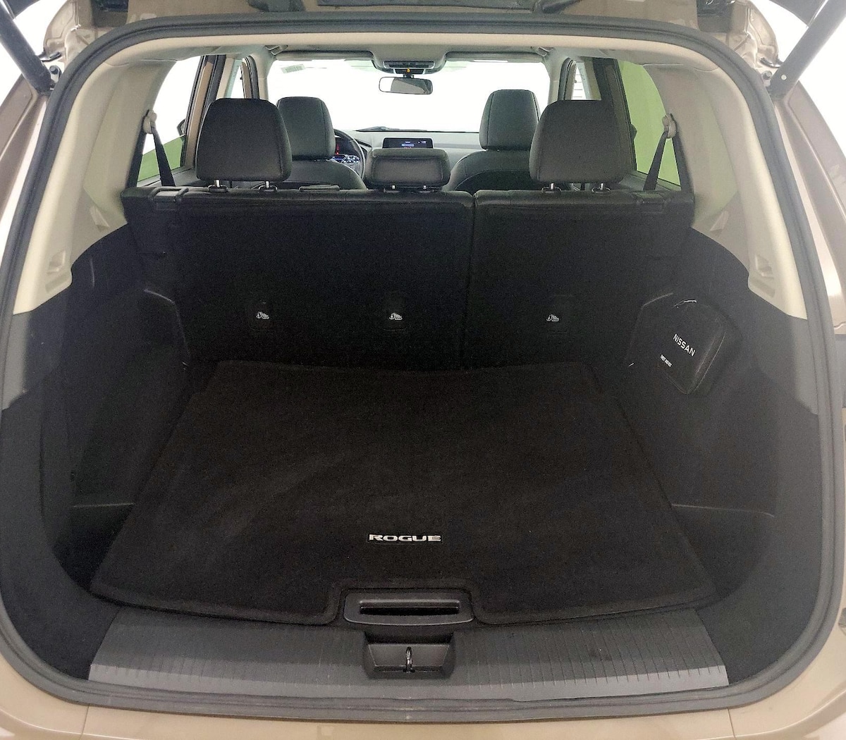 Trunk/Cargo (Seats Up)