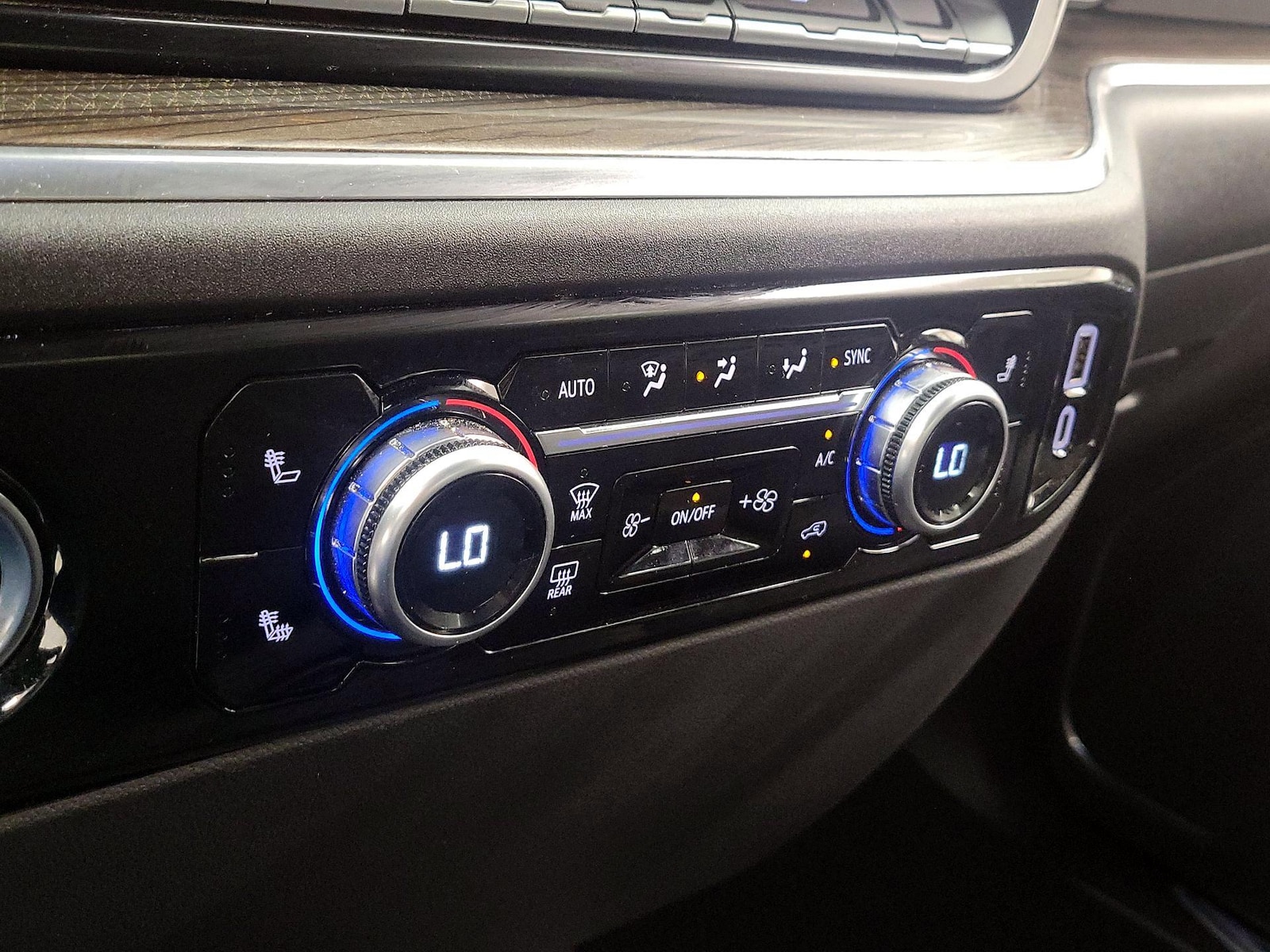 2024 GMC Sierra 1500 Elevation - Photo 17