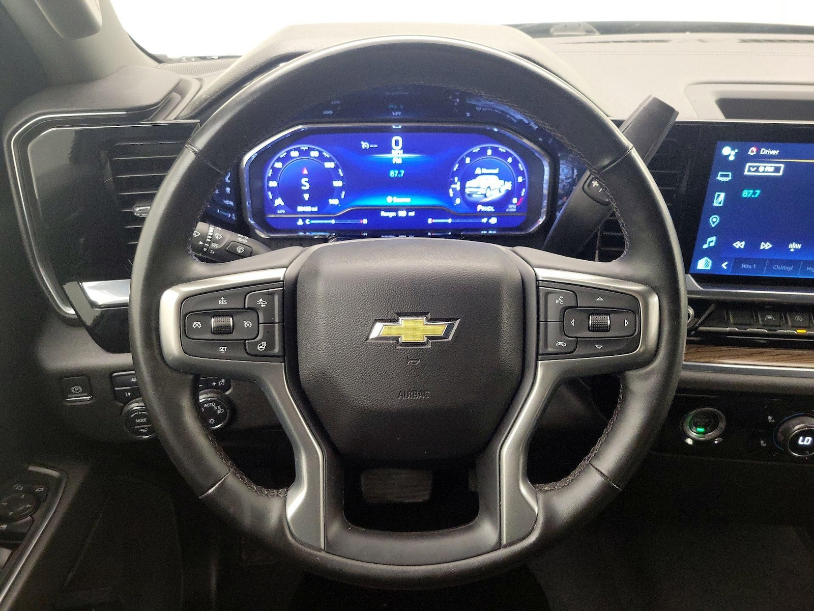 2023 Chevrolet Silverado 1500 LT - Photo 11