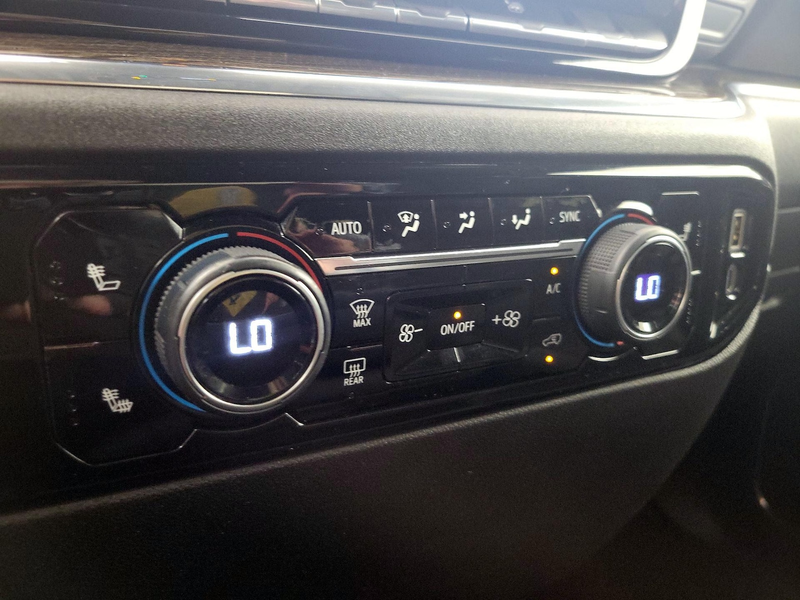 2023 Chevrolet Silverado 1500 LT - Photo 17