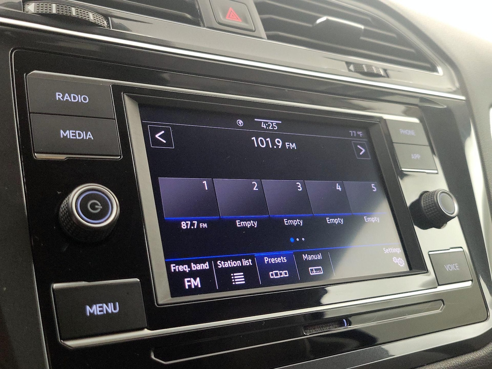 2023 Volkswagen Tiguan S - Photo 16