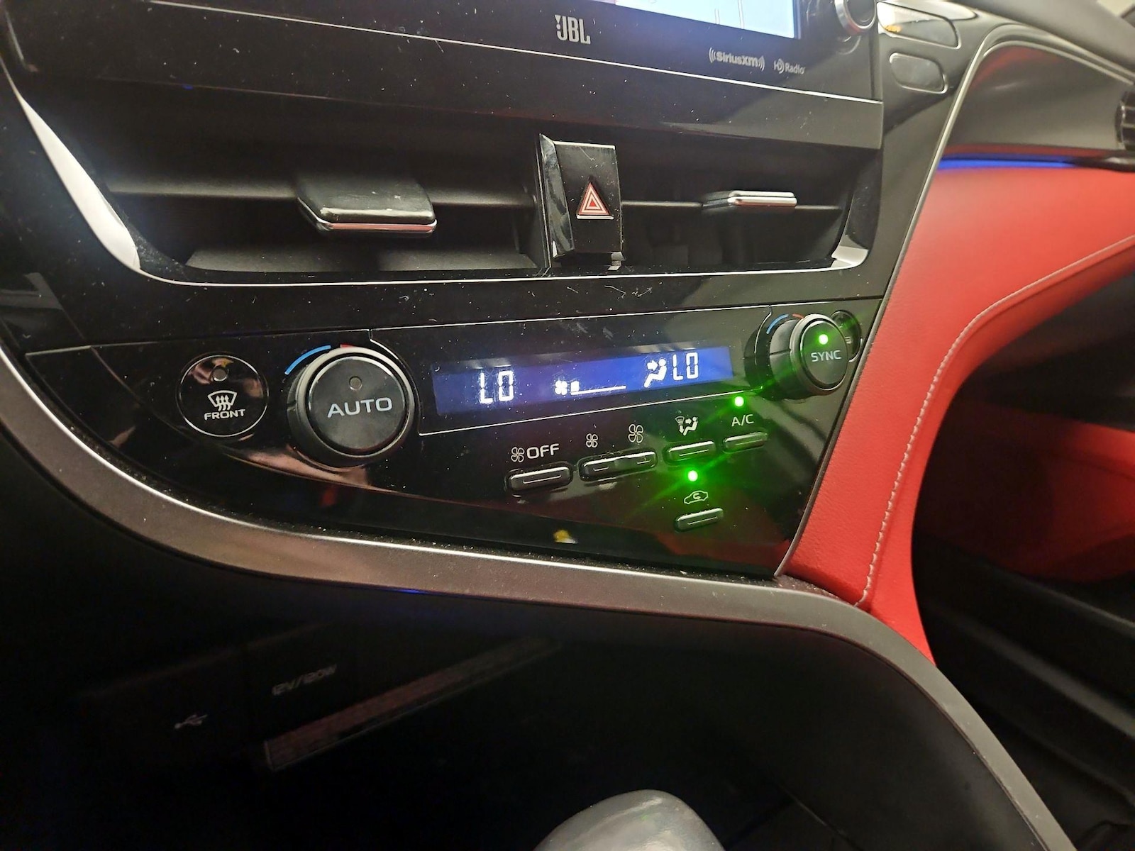 2021 Toyota Camry XSE - Photo 18