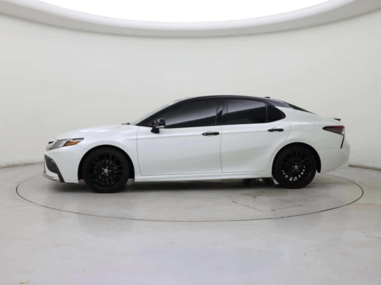 2021 Toyota Camry XSE - Photo 4
