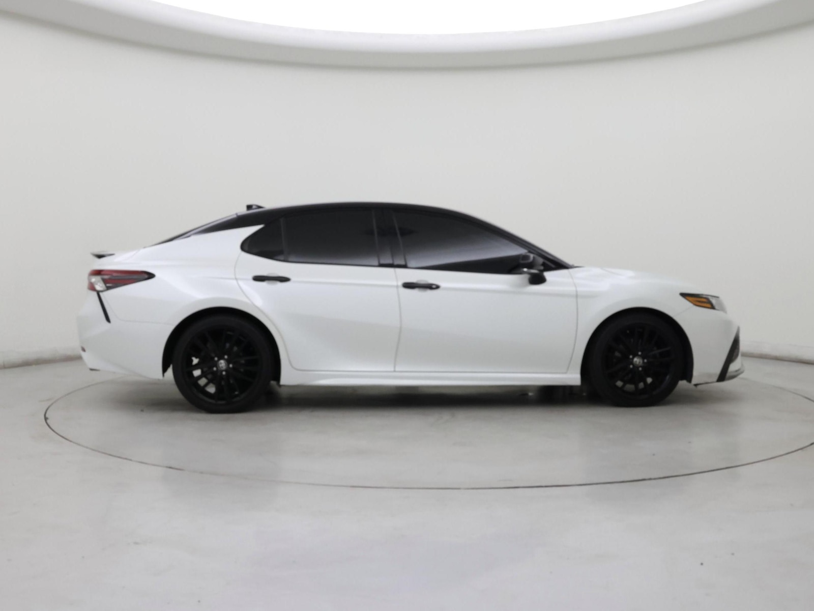 2021 Toyota Camry XSE - Photo 8