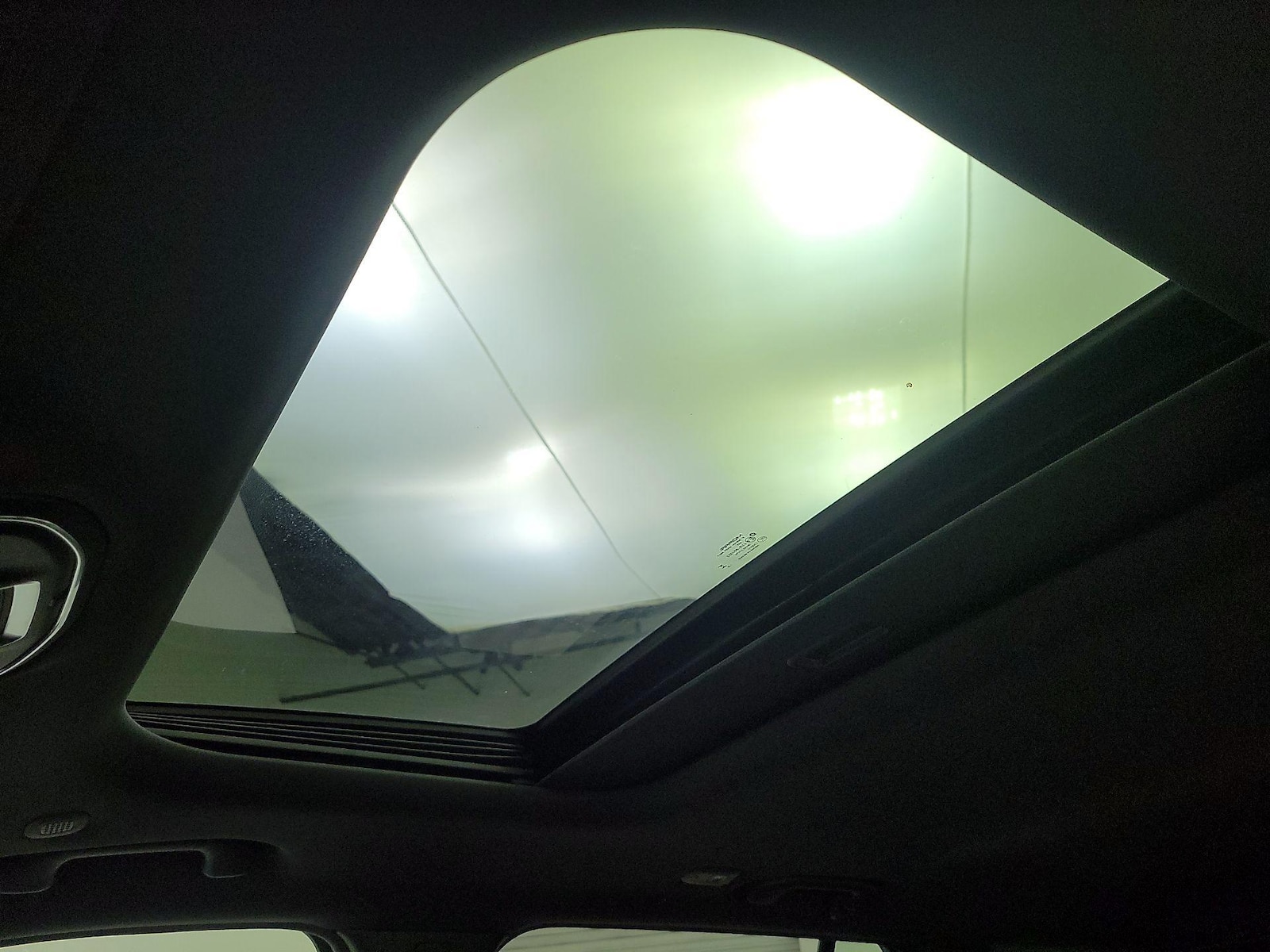 Sunroof(s) & Overhead Airbags