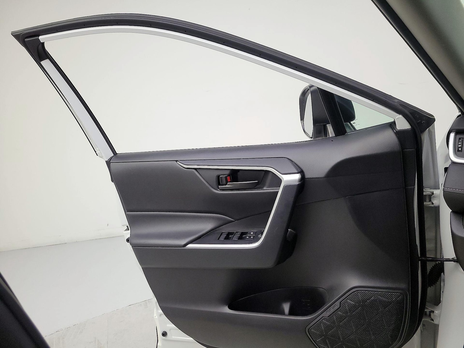 2025 Toyota RAV4 LE - Photo 13