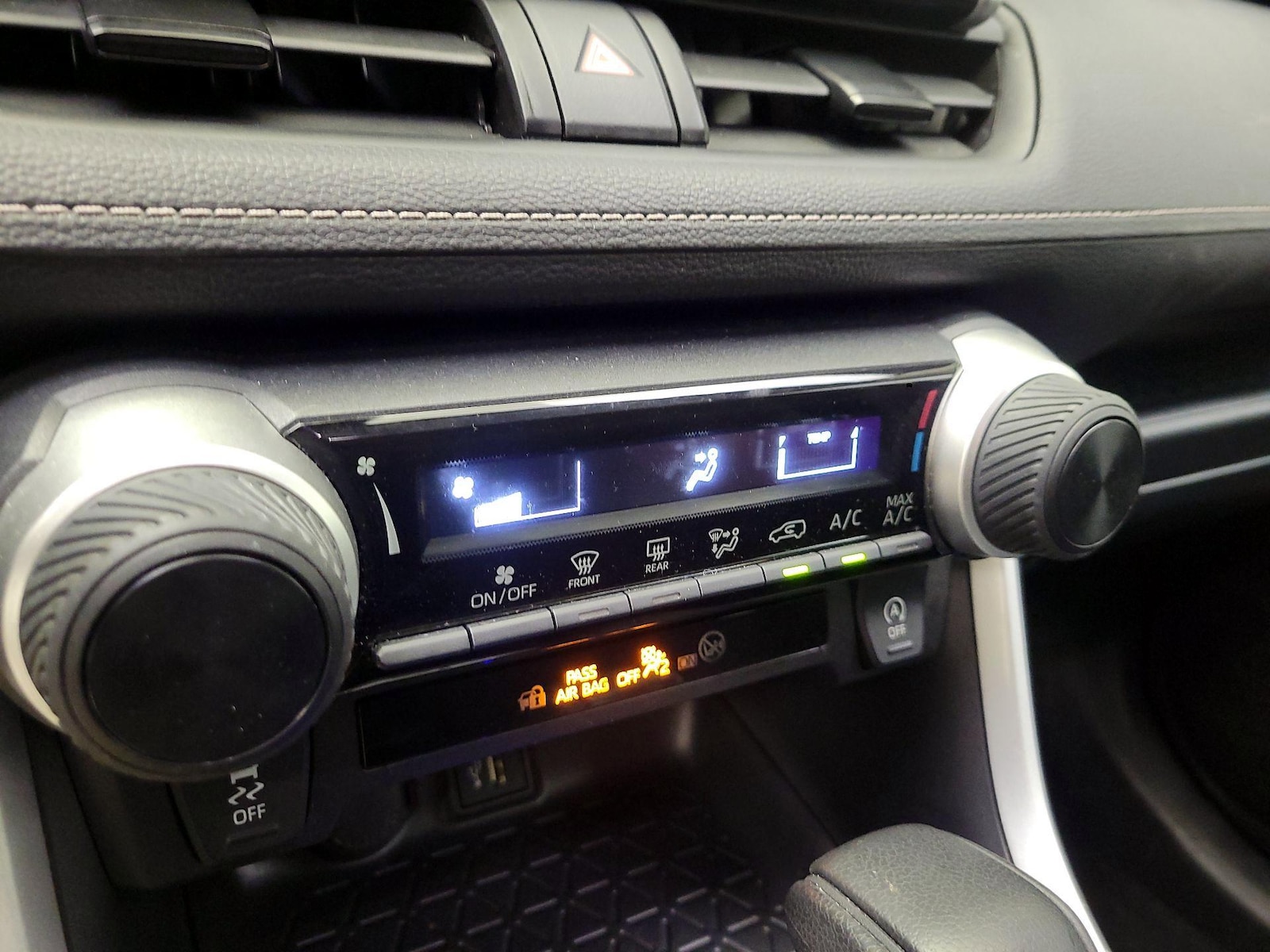 2025 Toyota RAV4 LE - Photo 16