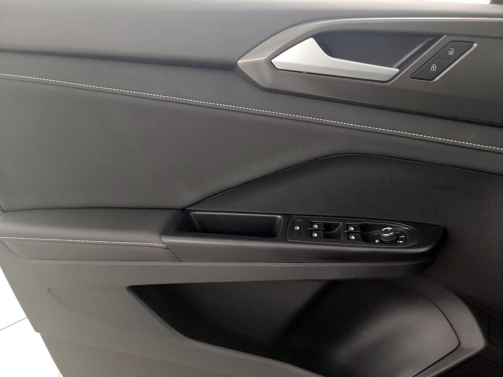 2026 Volkswagen Taos SE Black - Photo 13