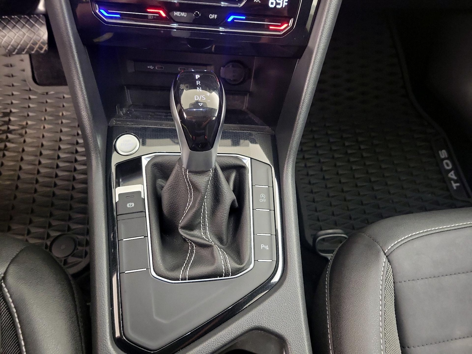 2026 Volkswagen Taos SE Black - Photo 18