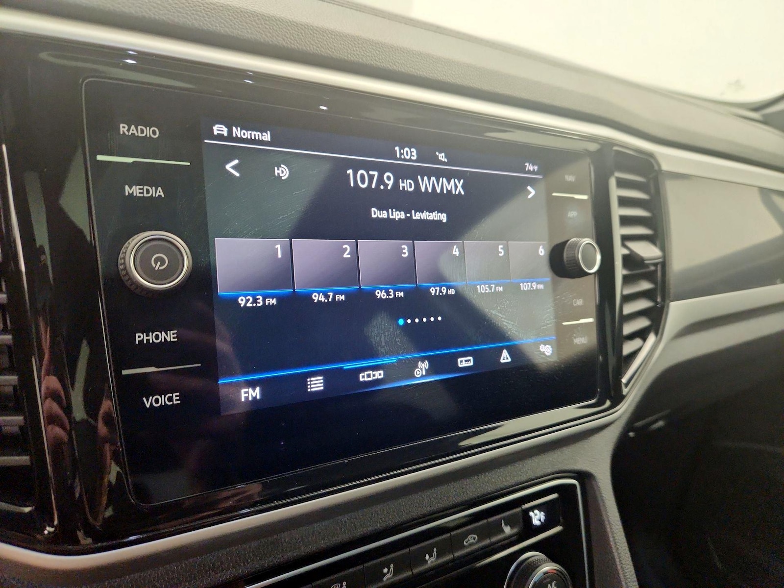 2023 Volkswagen Atlas Cross Sport SEL R-Line Black - Photo 15
