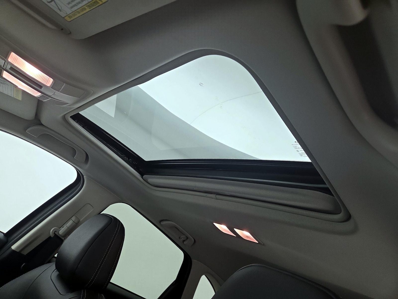 Sunroof(s) & Overhead Airbags