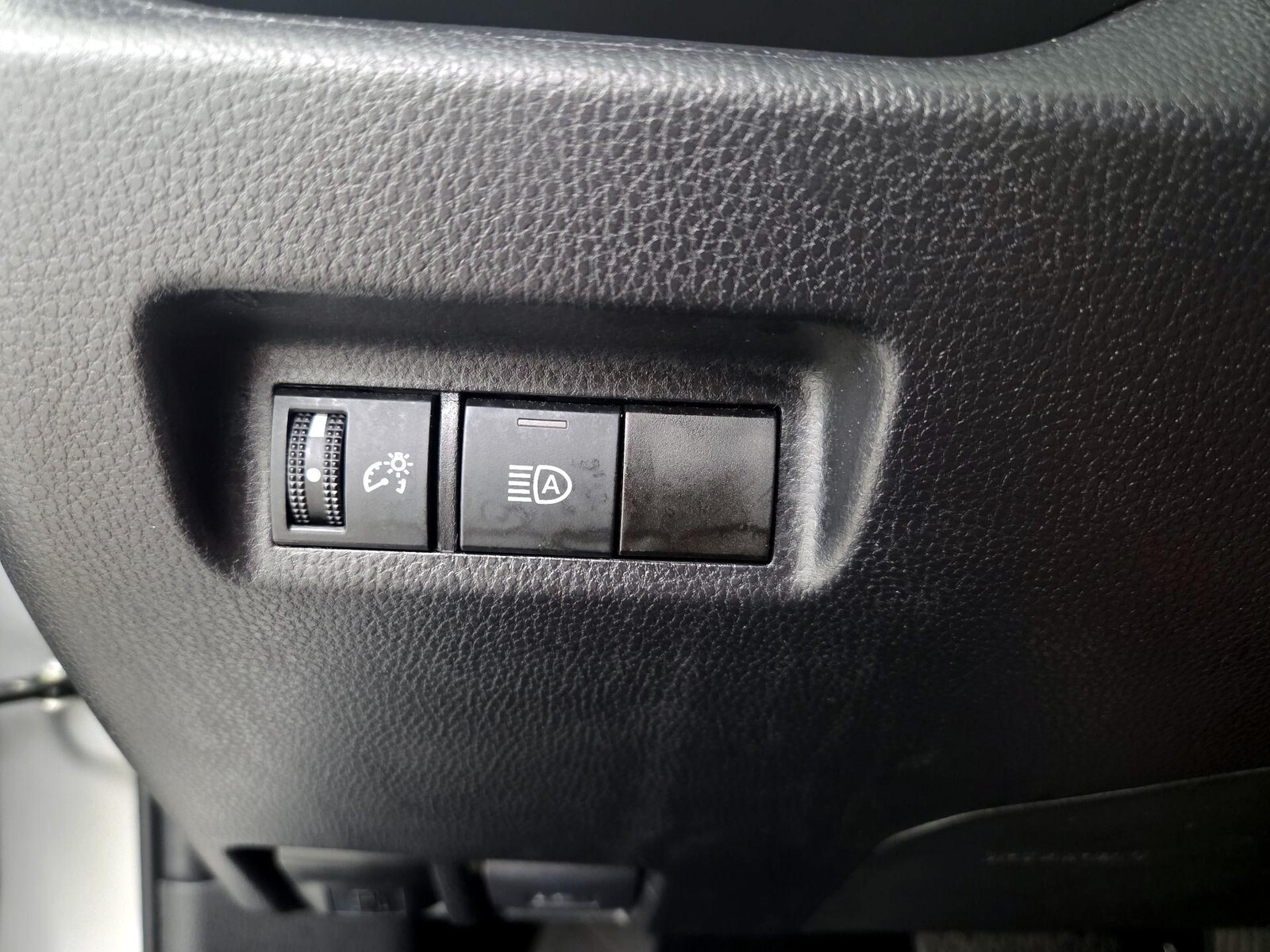 2025 Toyota RAV4 LE - Photo 14