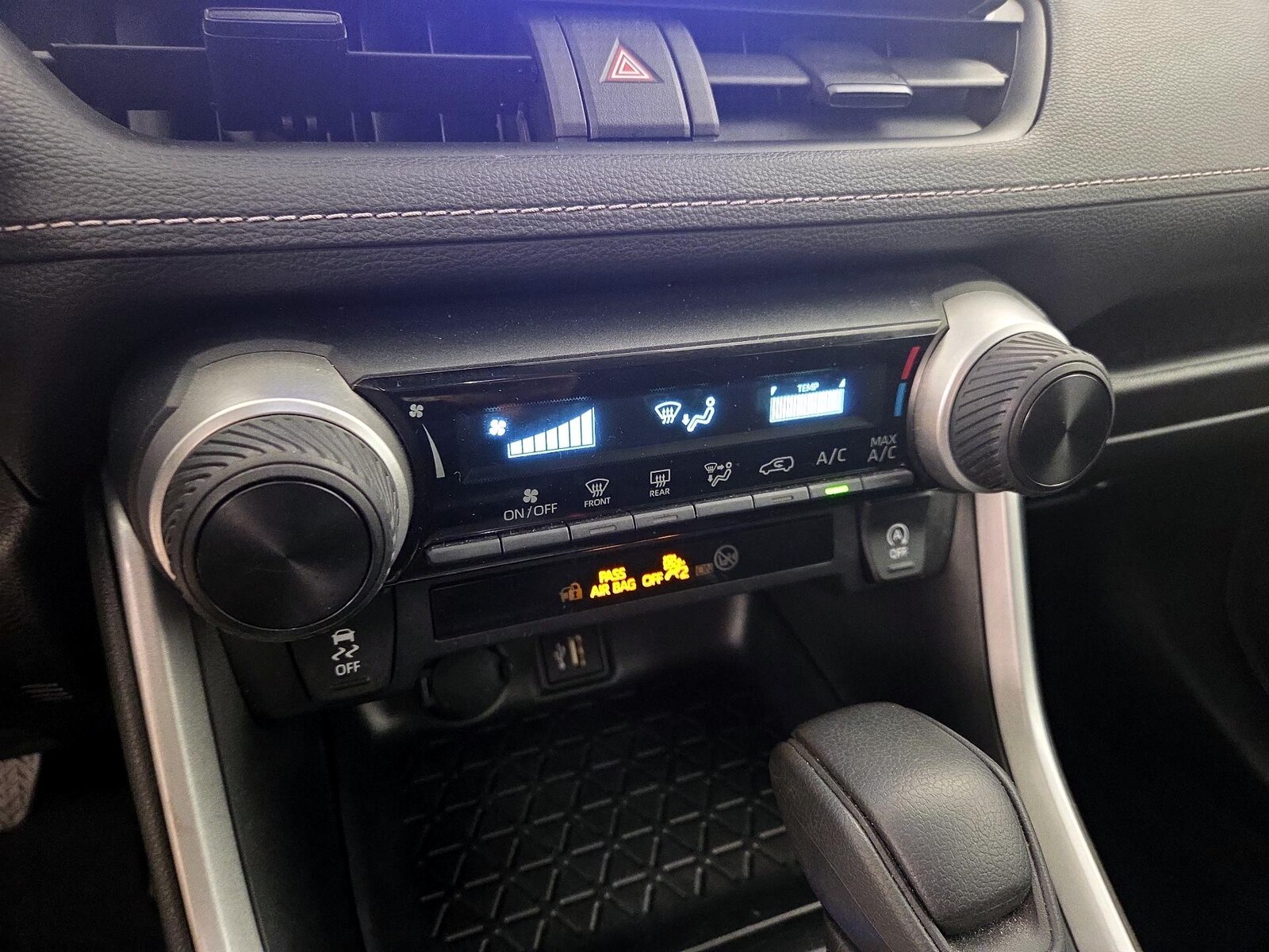 2025 Toyota RAV4 LE - Photo 17