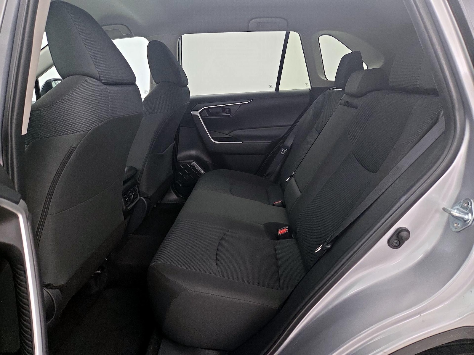 2025 Toyota RAV4 LE - Photo 20