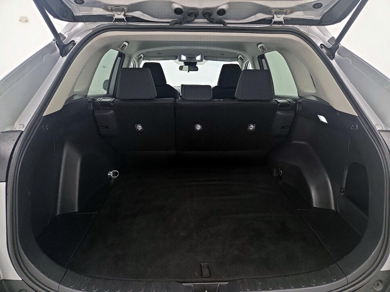 2025 Toyota RAV4 LE - Photo 21