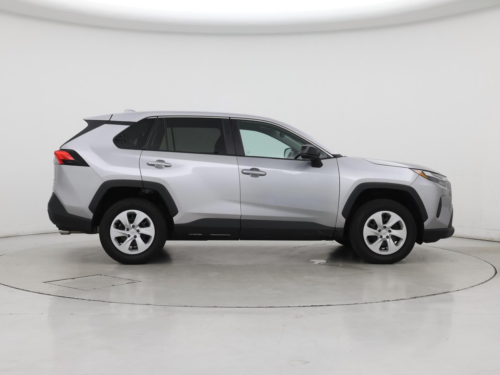 2025 Toyota RAV4 LE - Photo 8
