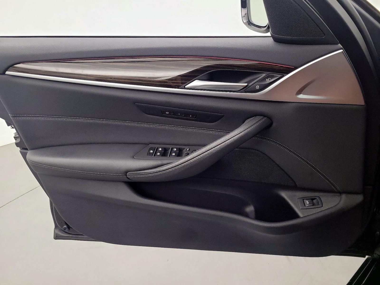 2023 BMW 5 Series 530i - Photo 11