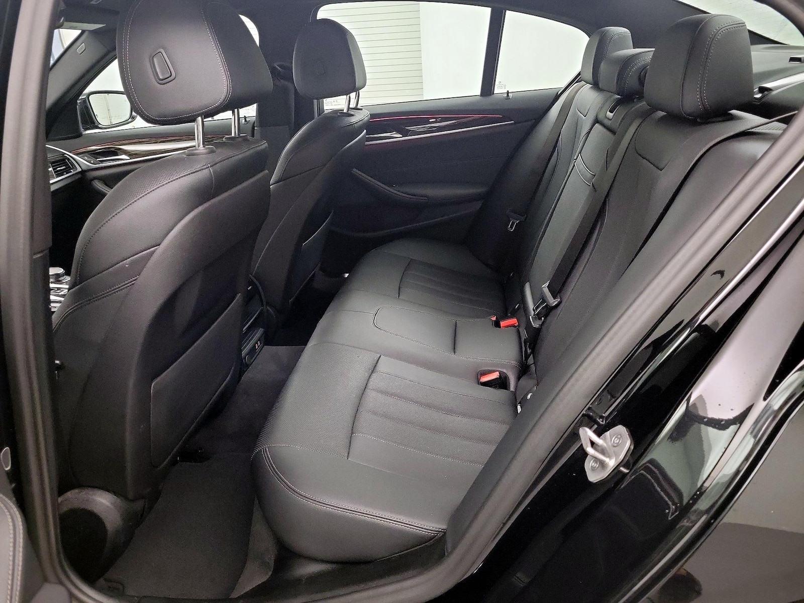 2023 BMW 5 Series 530i - Photo 18