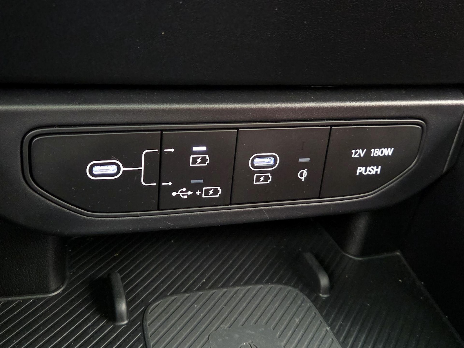 2025 Kia K4 GT-Line - Photo 20