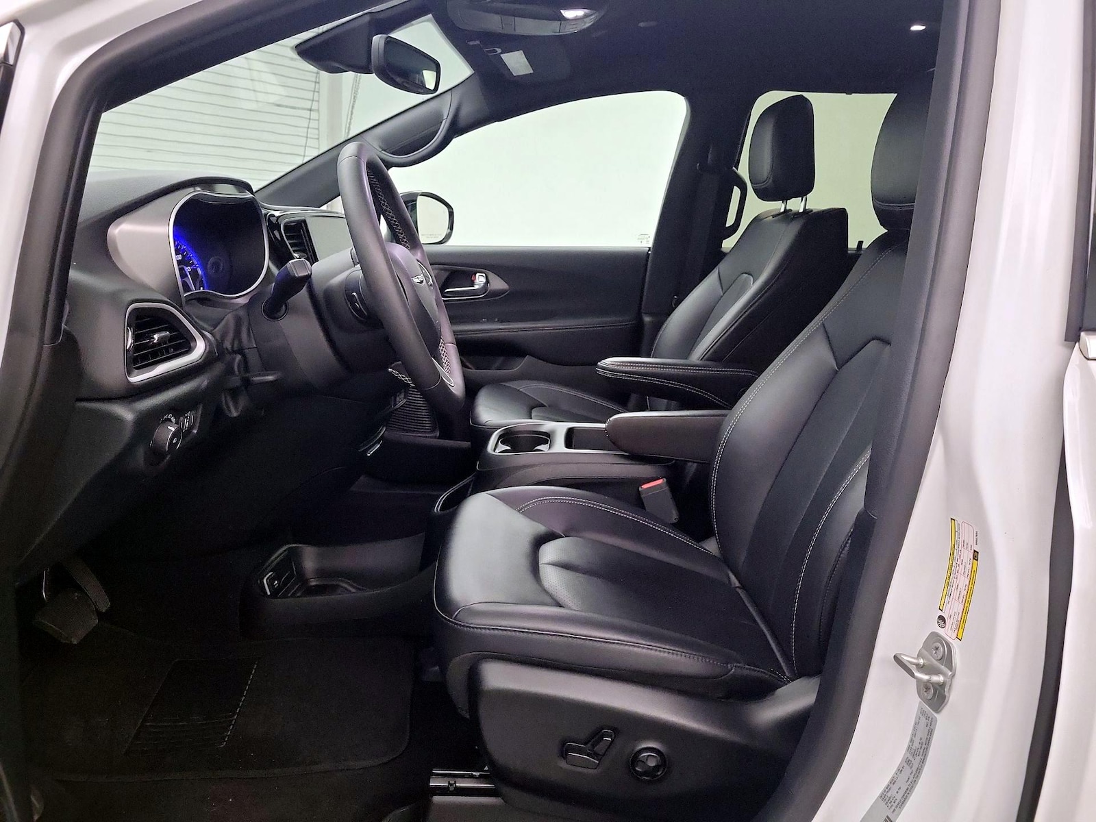 2025 Chrysler Pacifica Select - Photo 10
