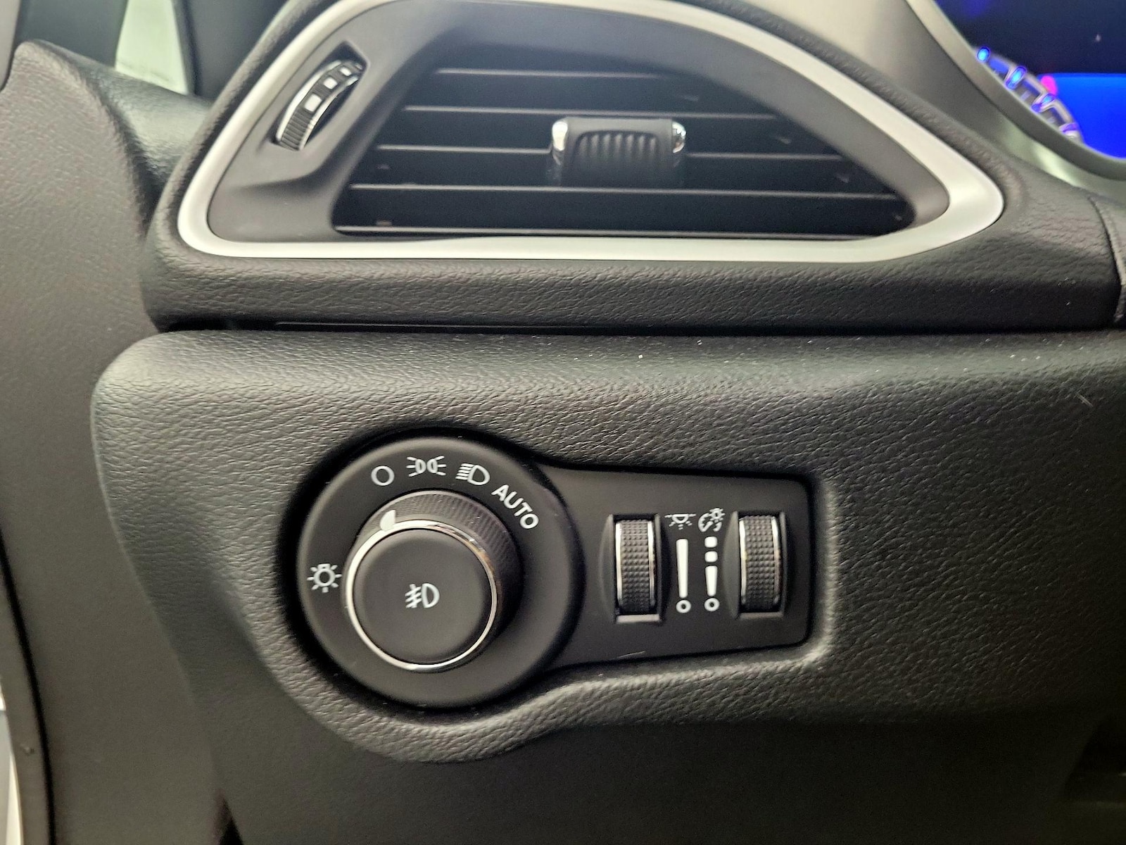 2025 Chrysler Pacifica Select - Photo 12