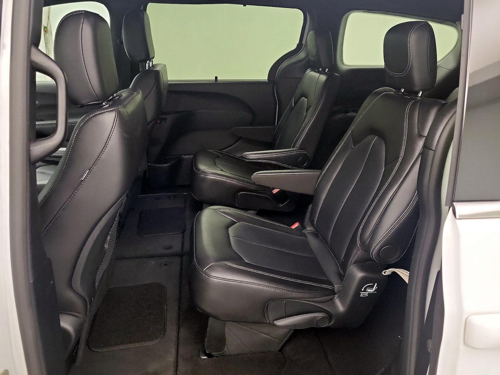 2025 Chrysler Pacifica Select - Photo 18