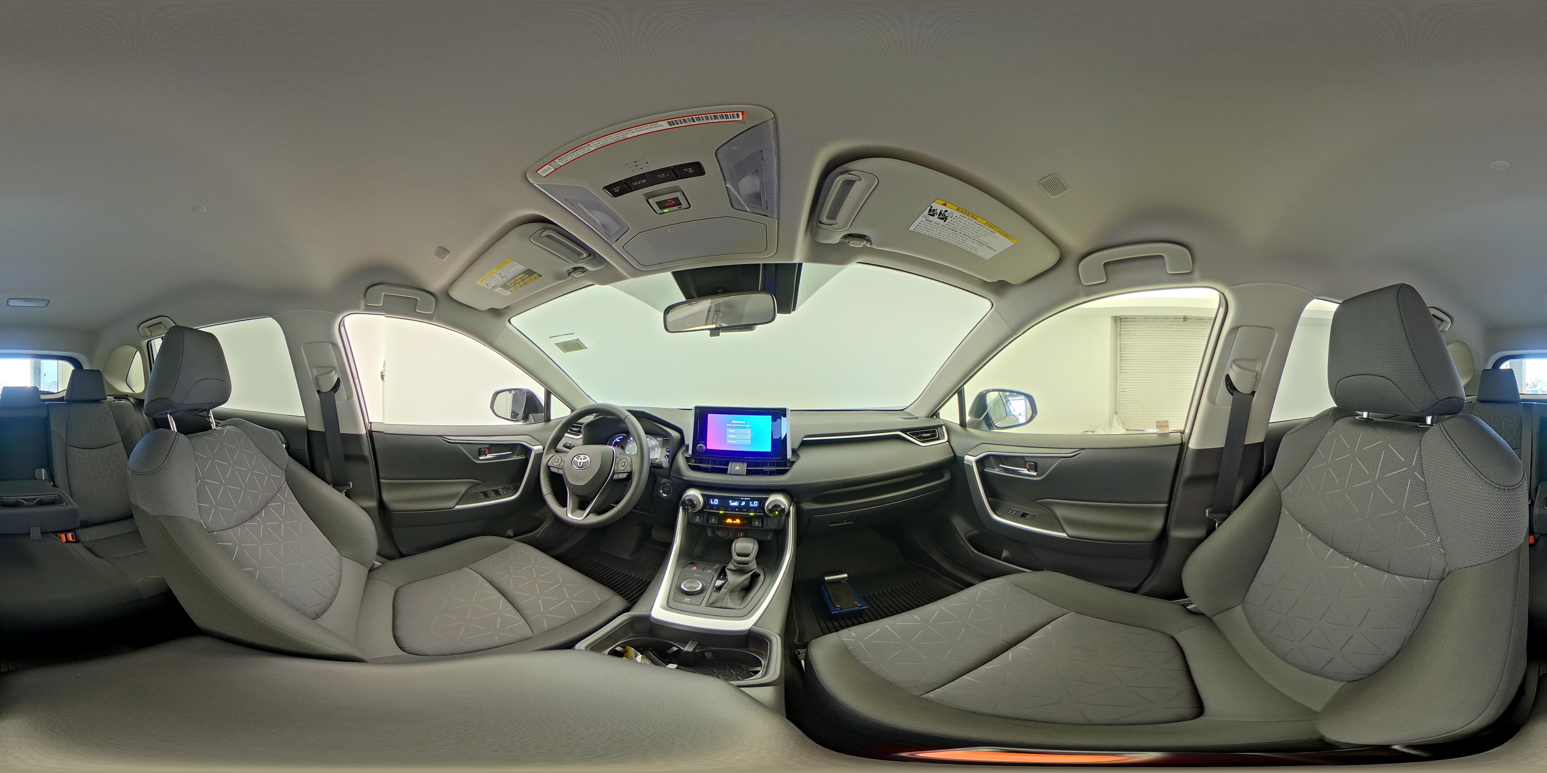 2025 Toyota RAV4 XLE - Photo 24