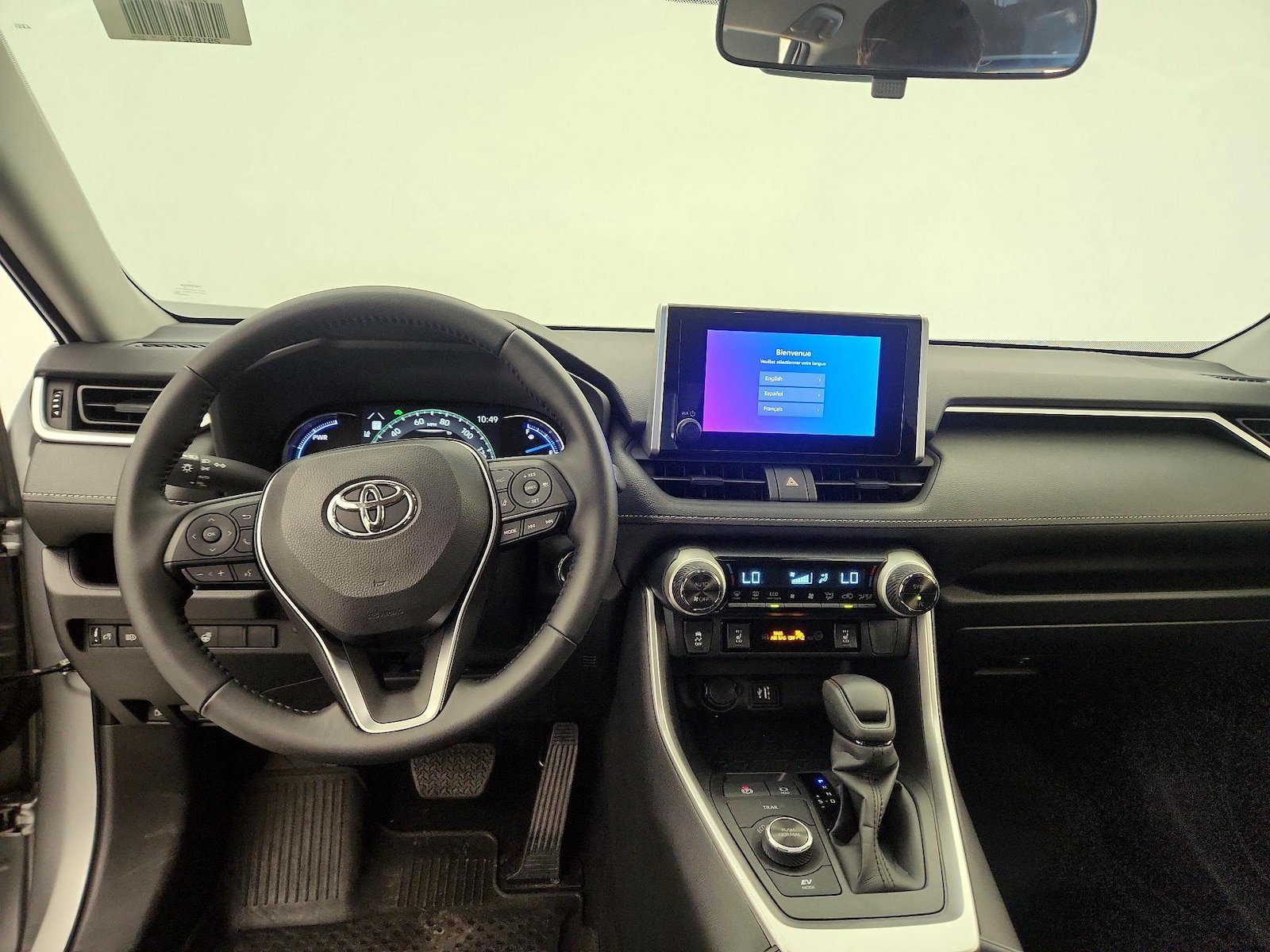 2025 Toyota RAV4 XLE - Photo 10