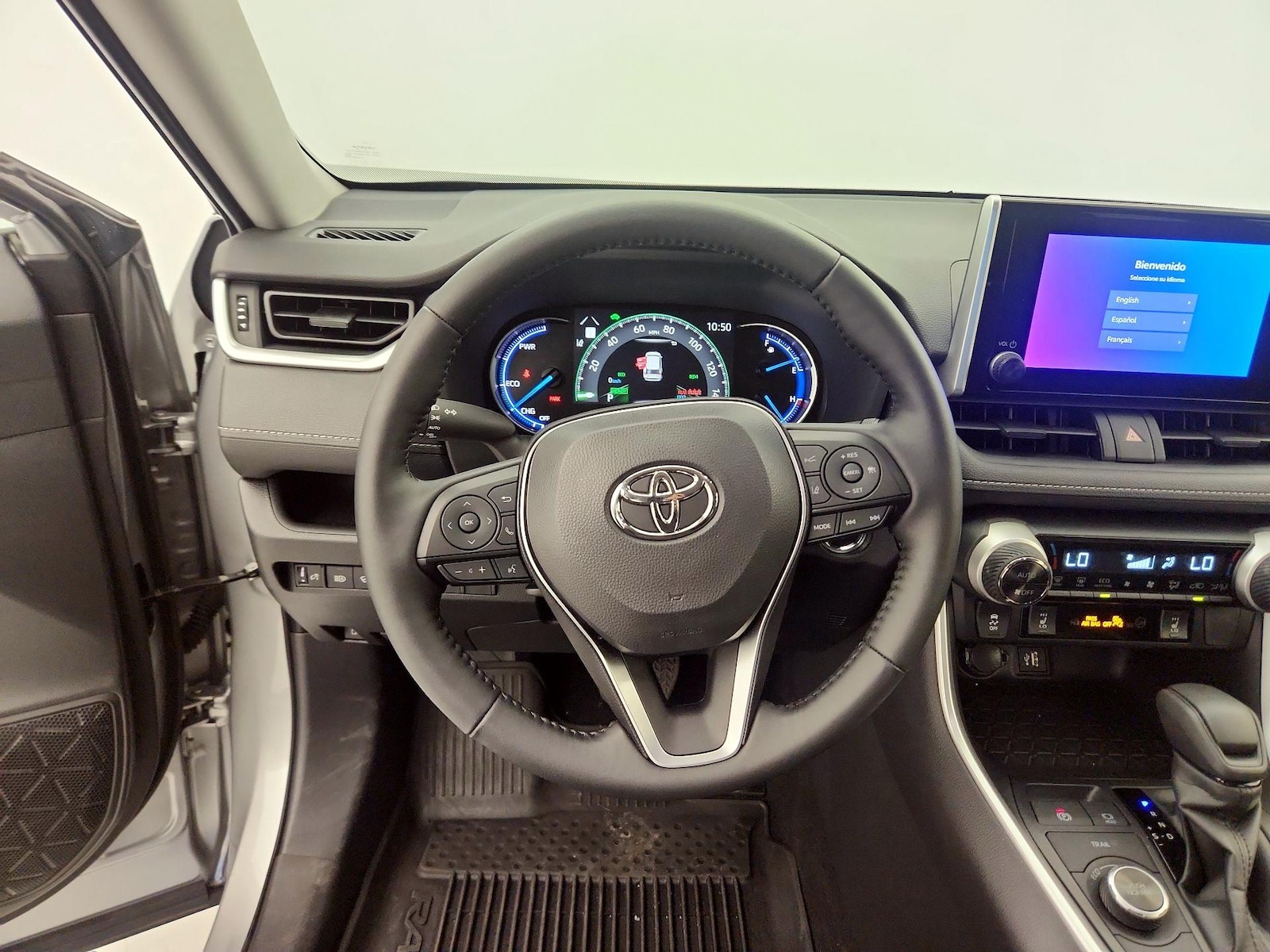 2025 Toyota RAV4 XLE - Photo 11