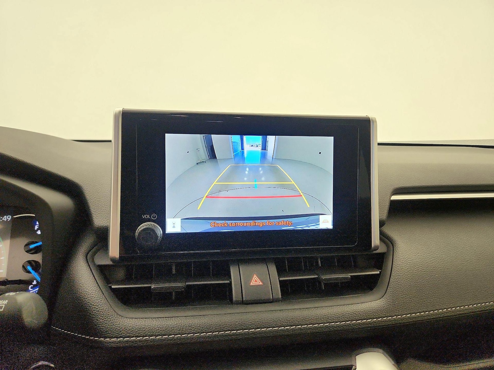 2025 Toyota RAV4 XLE - Photo 15