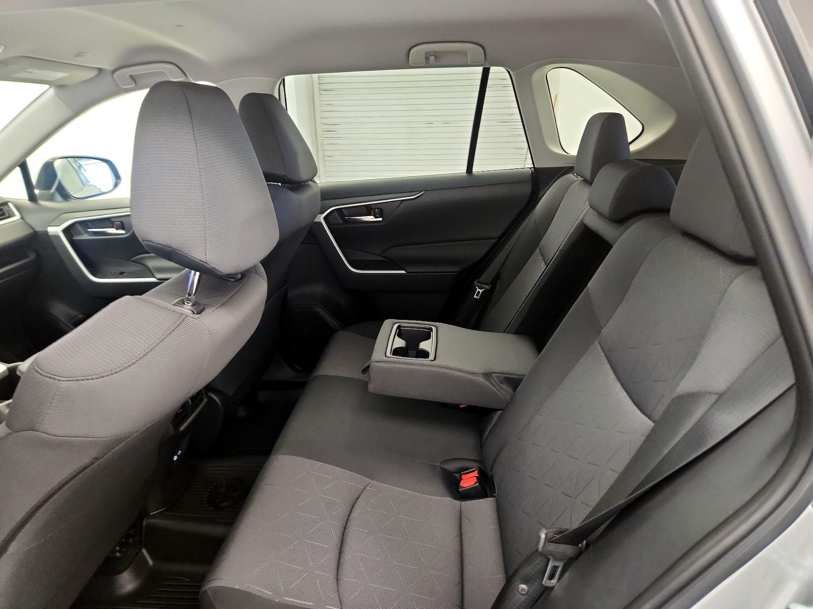 2025 Toyota RAV4 XLE - Photo 20