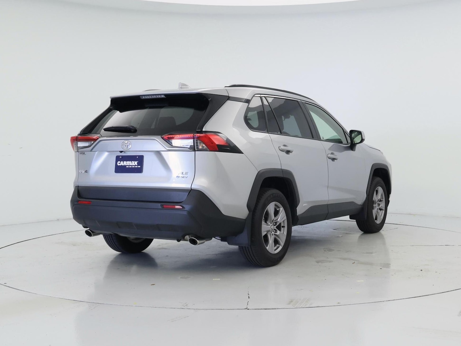 2025 Toyota RAV4 XLE - Photo 9