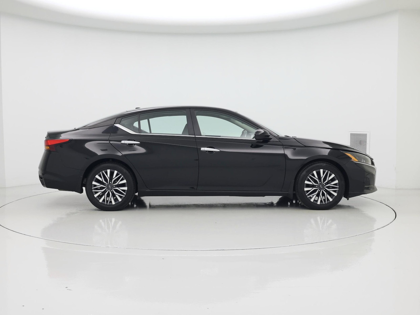 2023 Nissan Altima SV - Photo 8