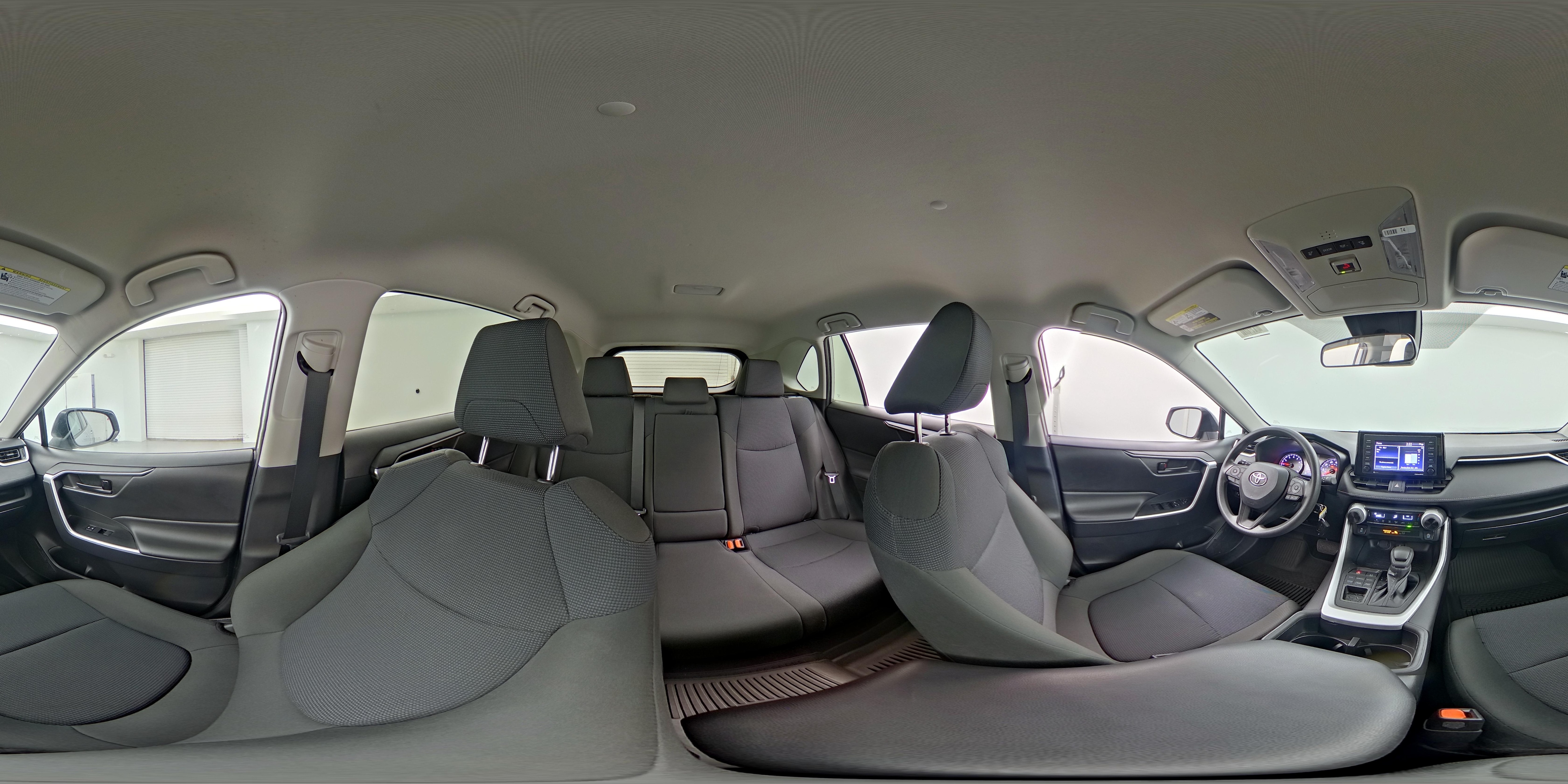 2022 Toyota RAV4 LE - Photo 22