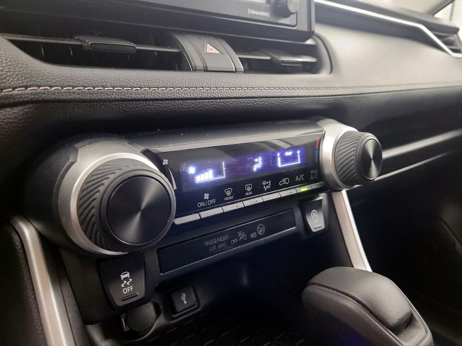 2022 Toyota RAV4 LE - Photo 15