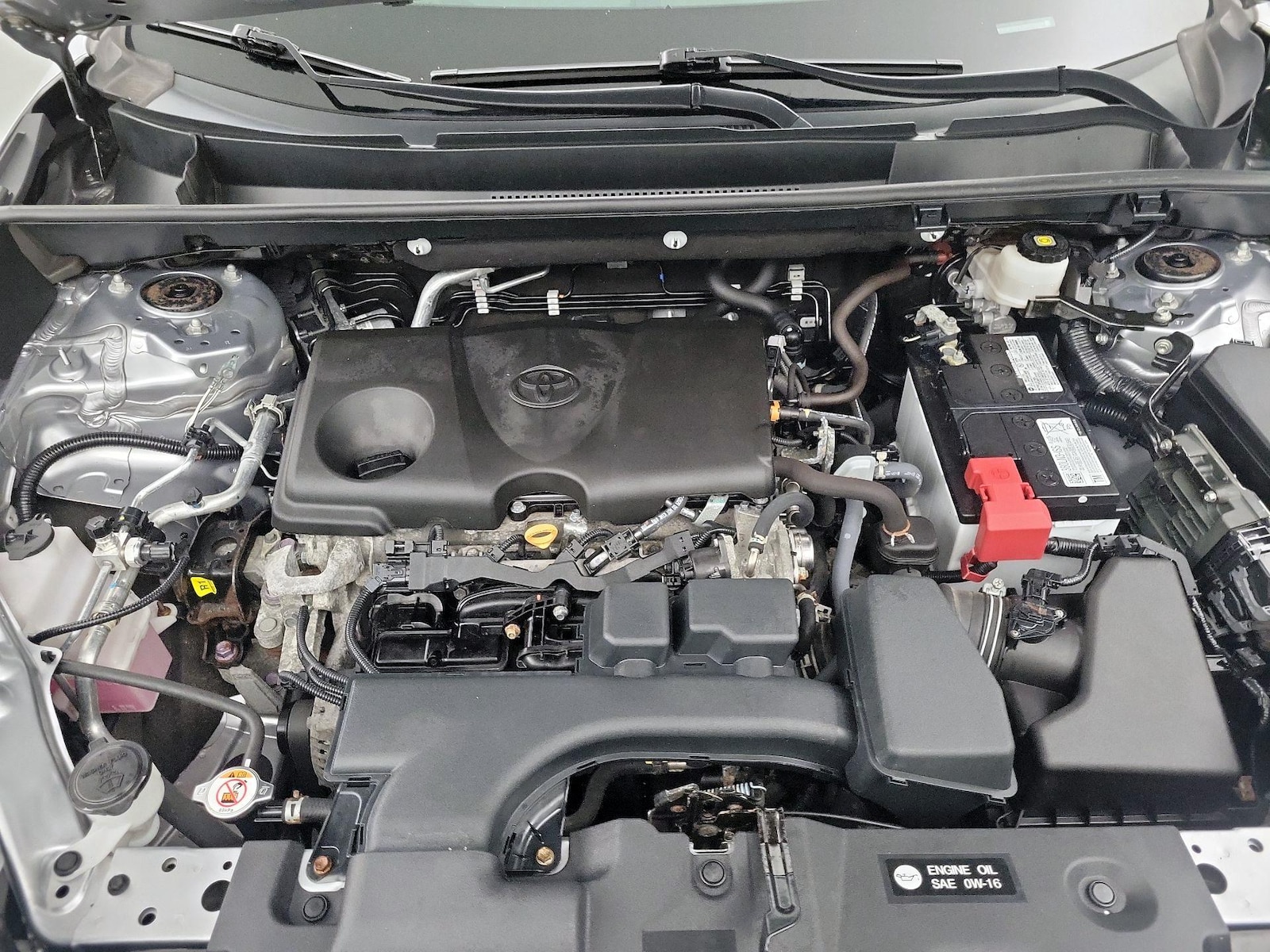 2022 Toyota RAV4 LE - Photo 20