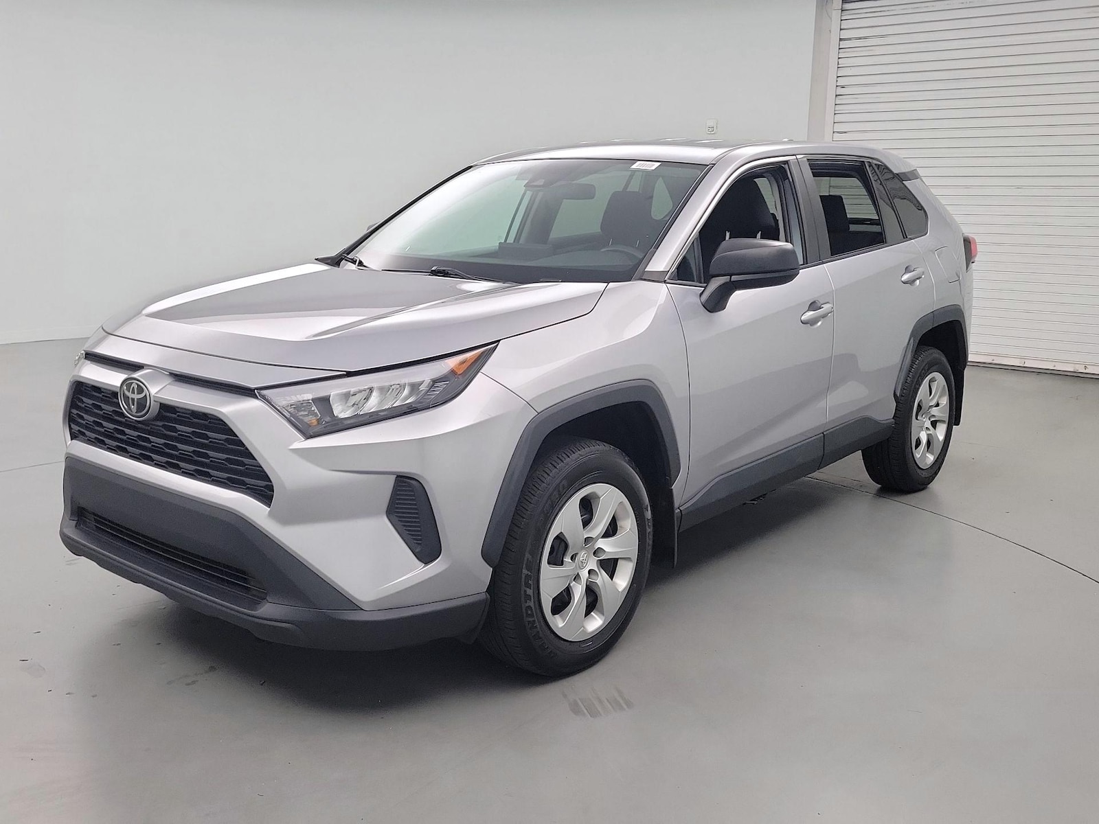 2022 Toyota RAV4 LE - Photo 3
