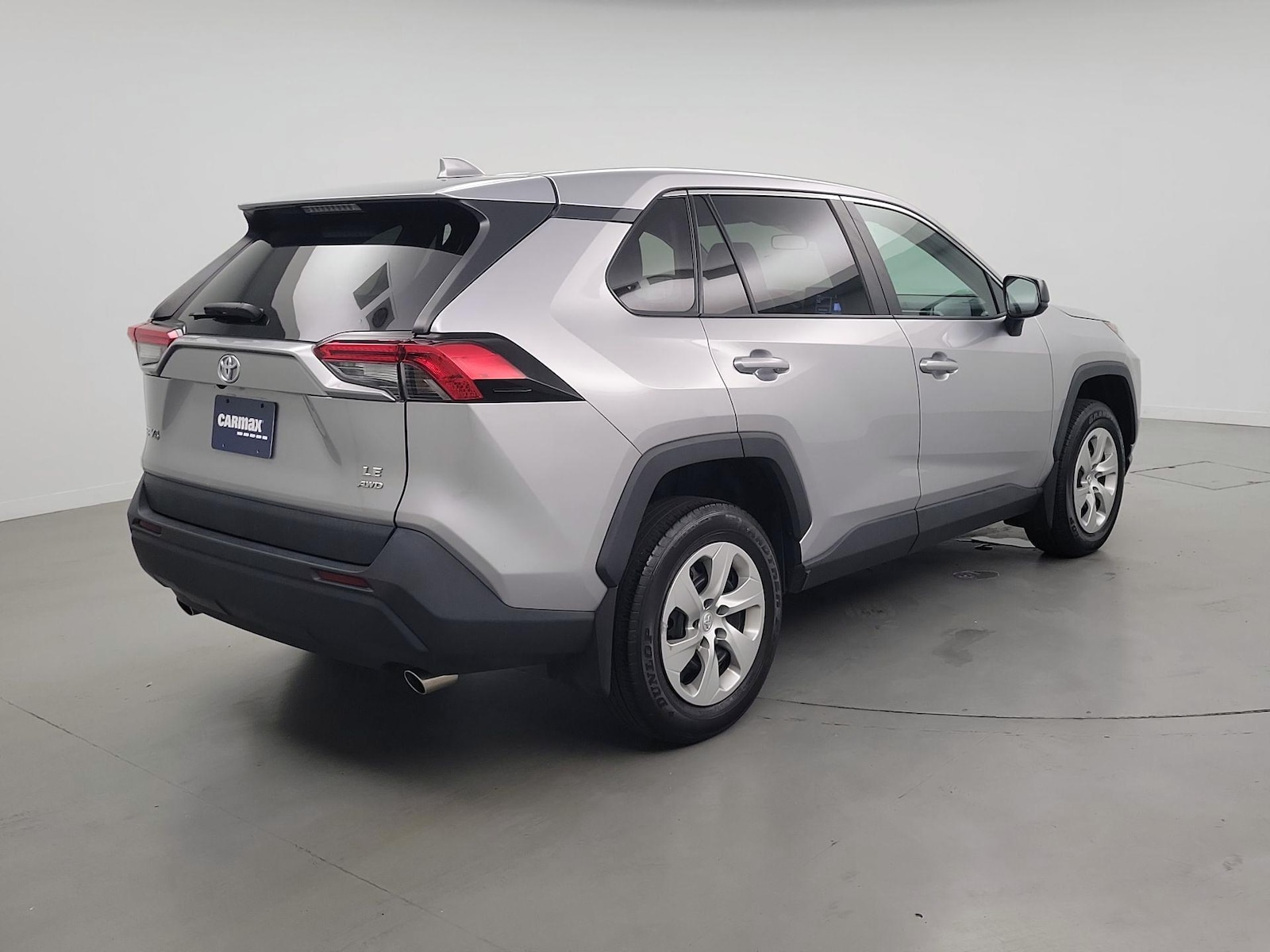 2022 Toyota RAV4 LE - Photo 5