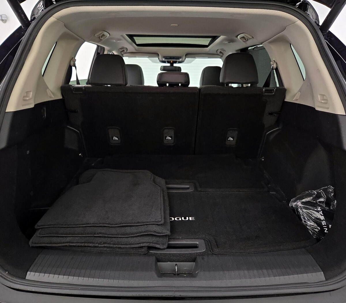 Trunk/Cargo (Seats Up)
