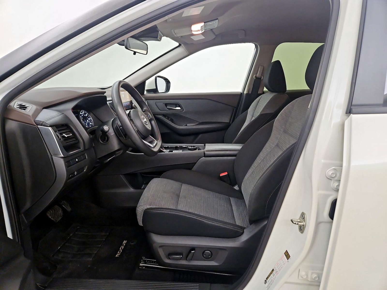 2023 Nissan Rogue SV - Photo 12