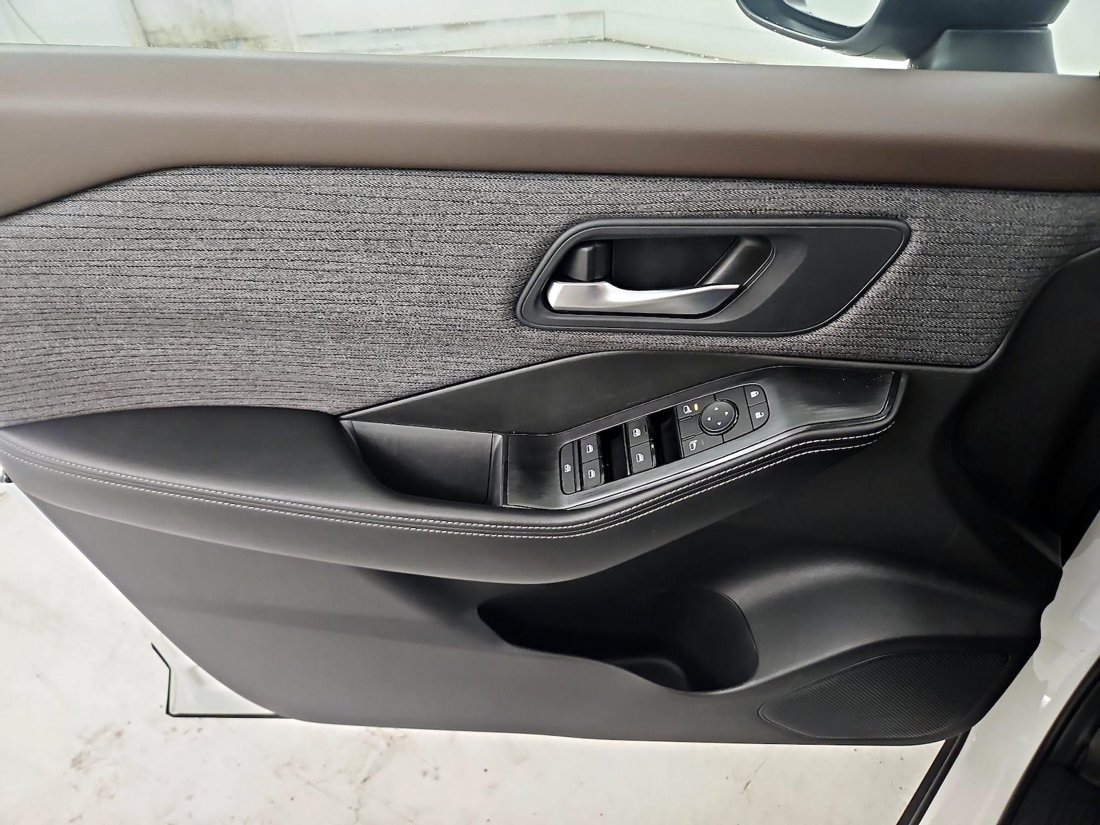 2023 Nissan Rogue SV - Photo 13