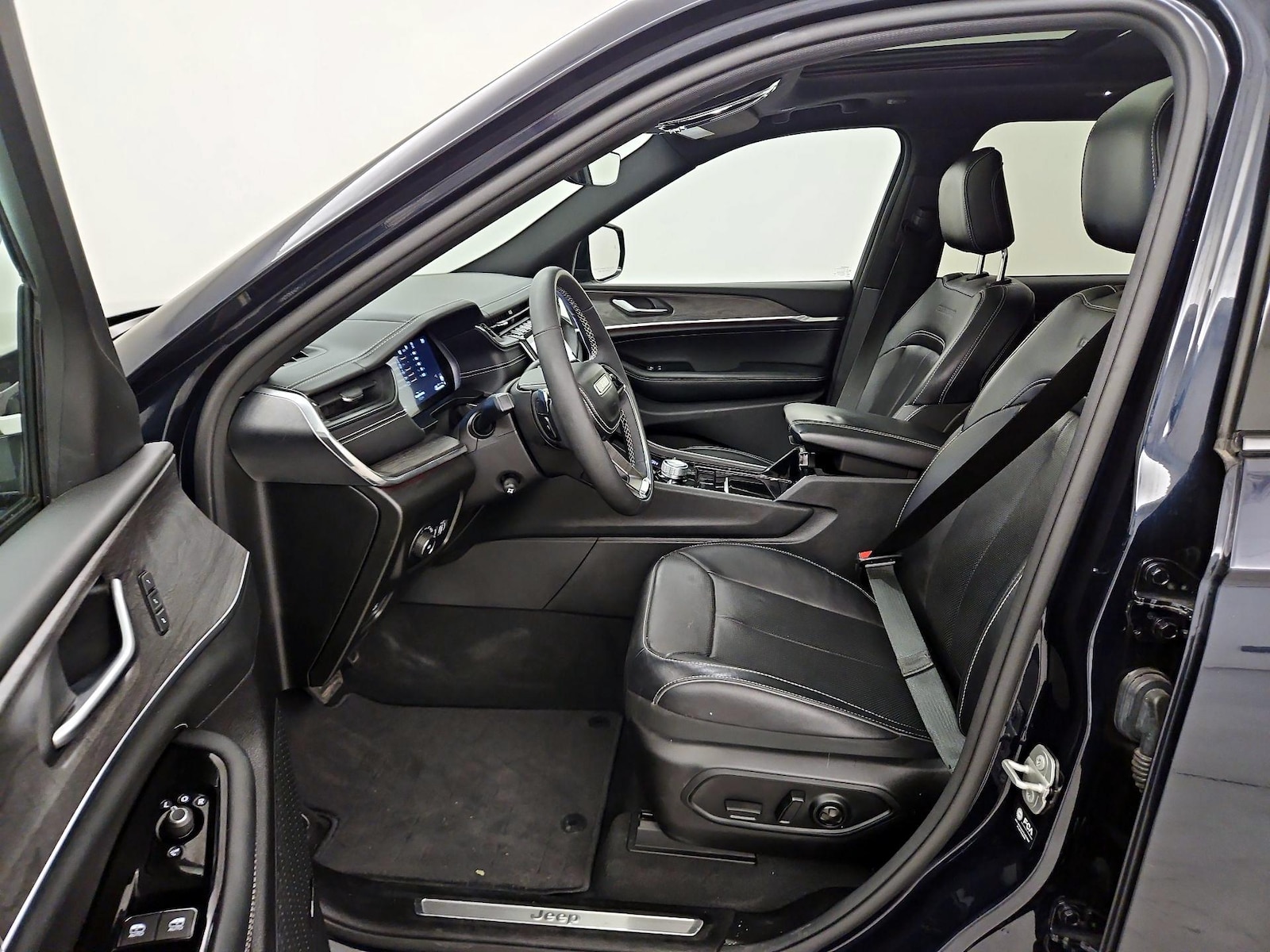 2023 Jeep Grand Cherokee Overland - Photo 12