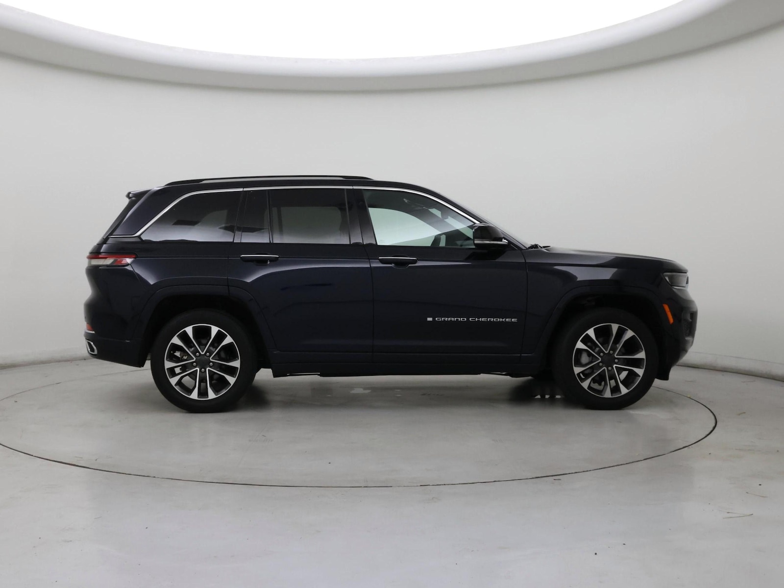 2023 Jeep Grand Cherokee Overland - Photo 8