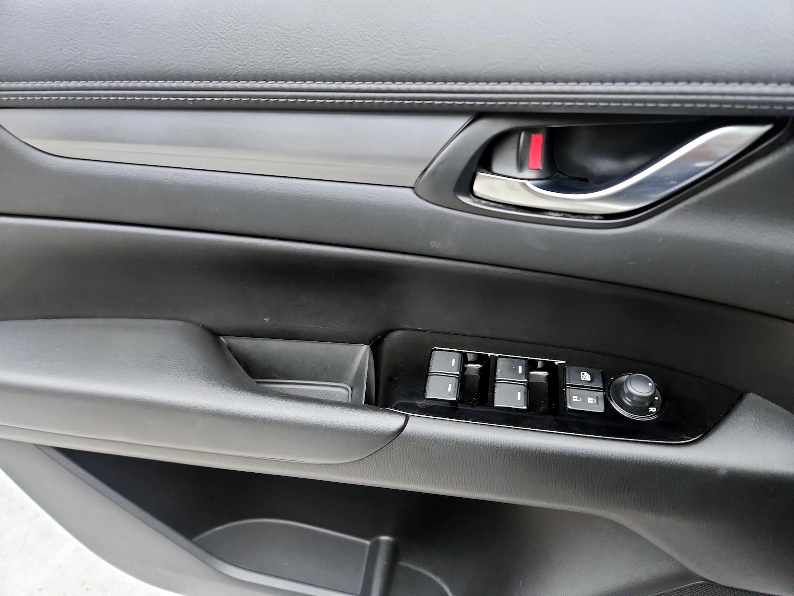 2025 Mazda CX-5 S Preferred package - Photo 13
