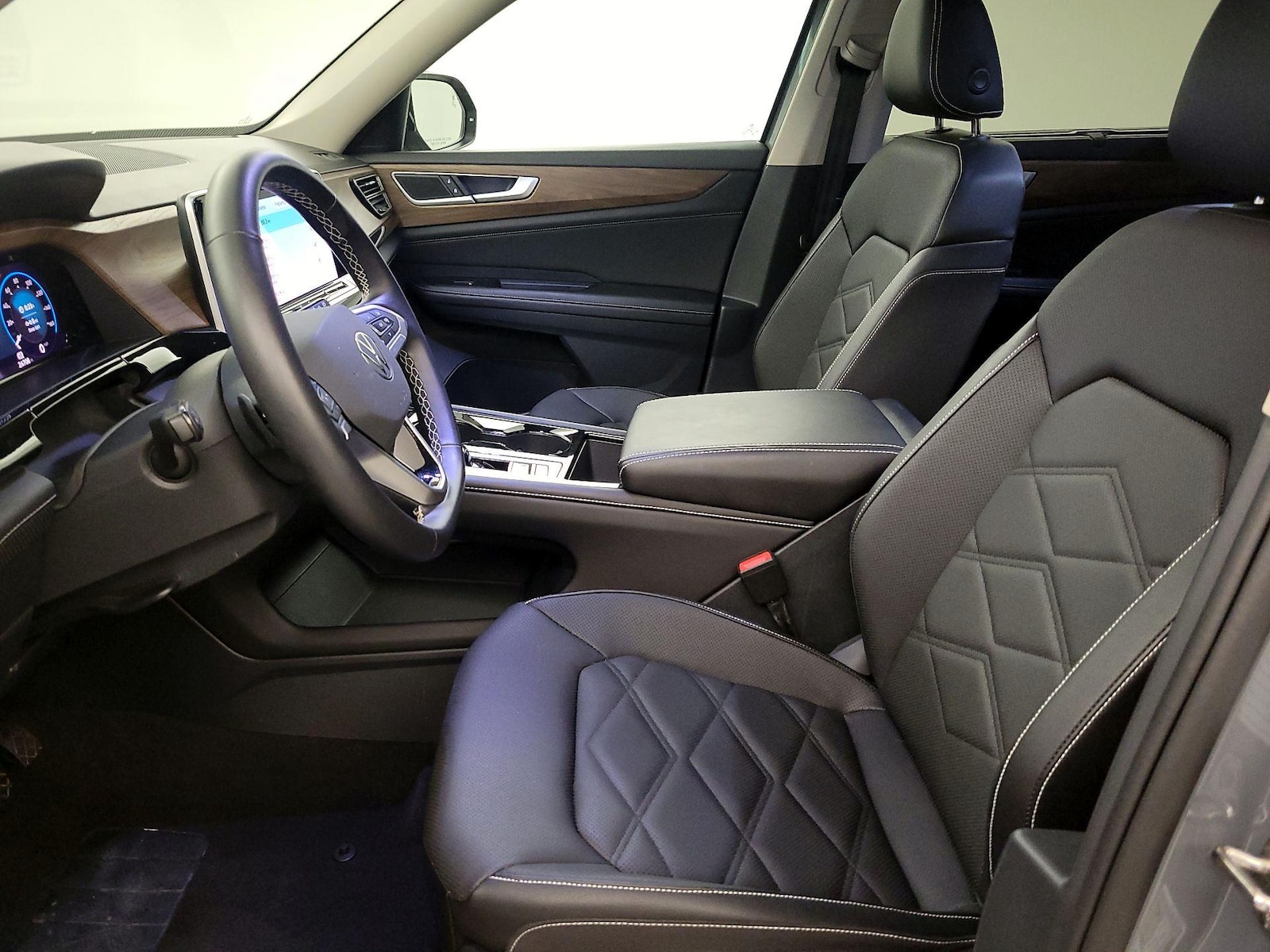 2025 Volkswagen Atlas SE w/Tech - Photo 11