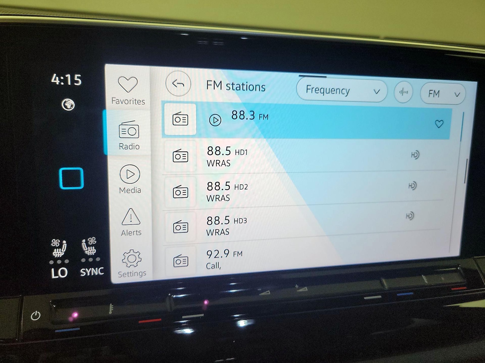 2025 Volkswagen Atlas SE w/Tech - Photo 15