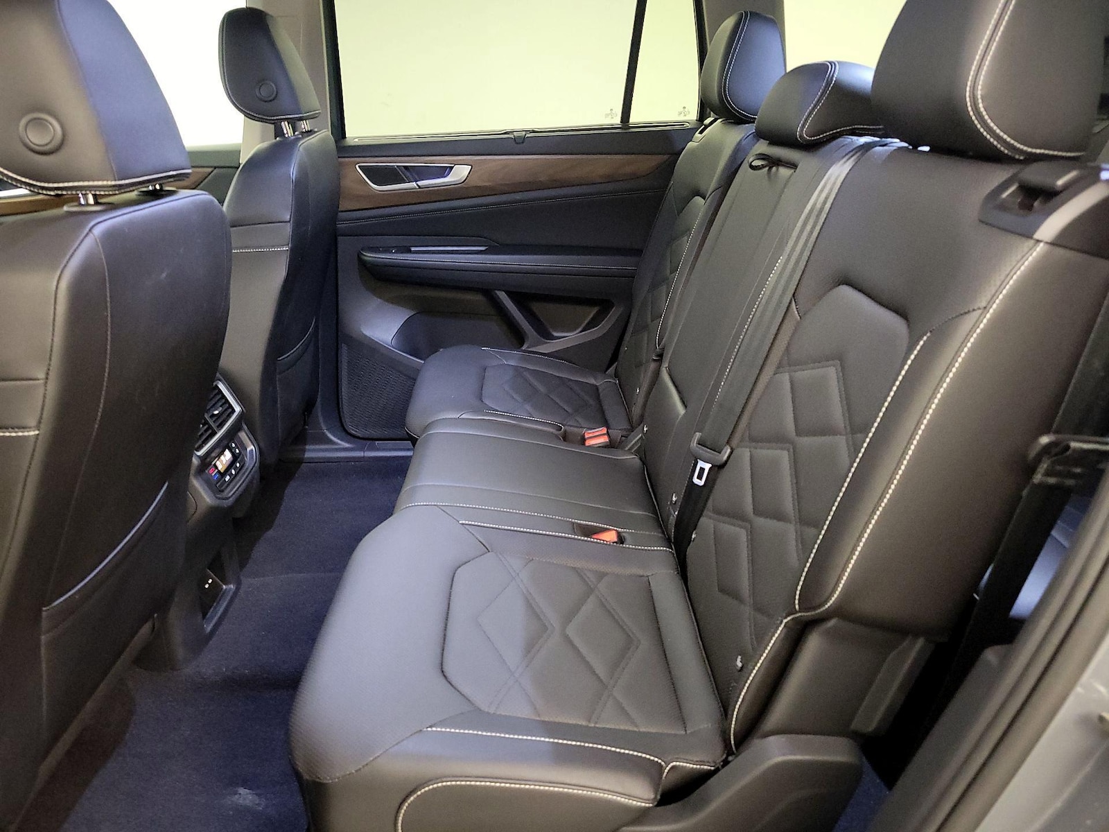 2025 Volkswagen Atlas SE w/Tech - Photo 19