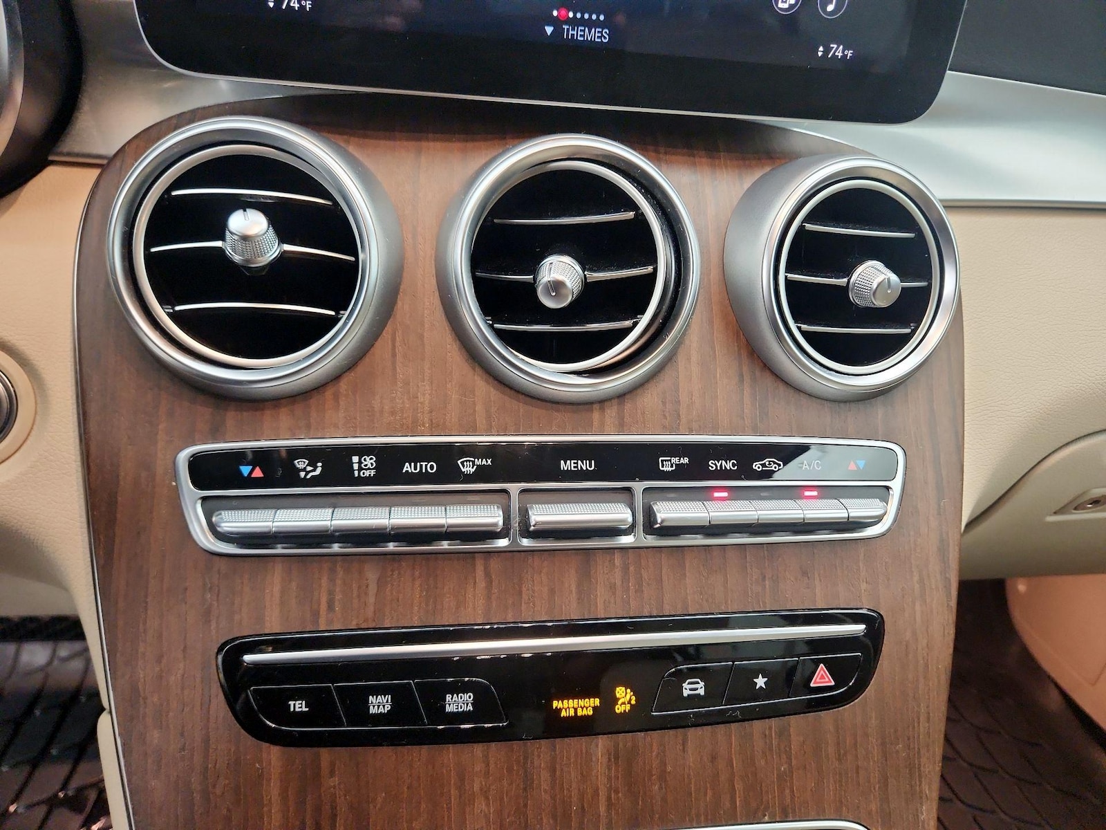 2022 Mercedes-Benz GLC GLC300 - Photo 17